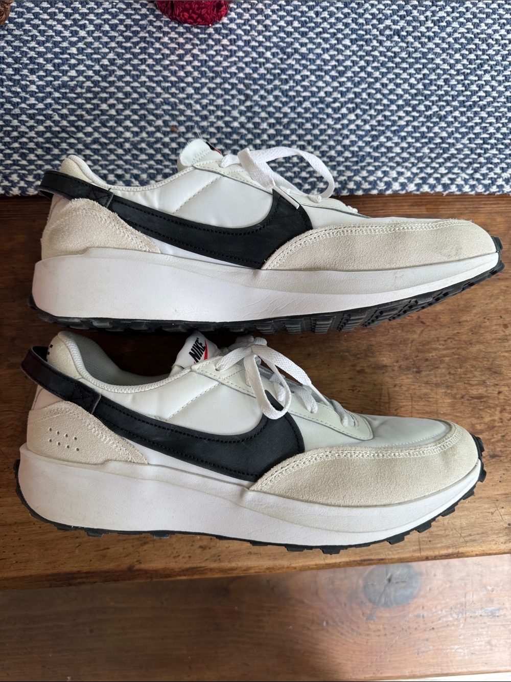 Nike Men's Waffle Debut White and Black Retro Sneakers Size 11.5